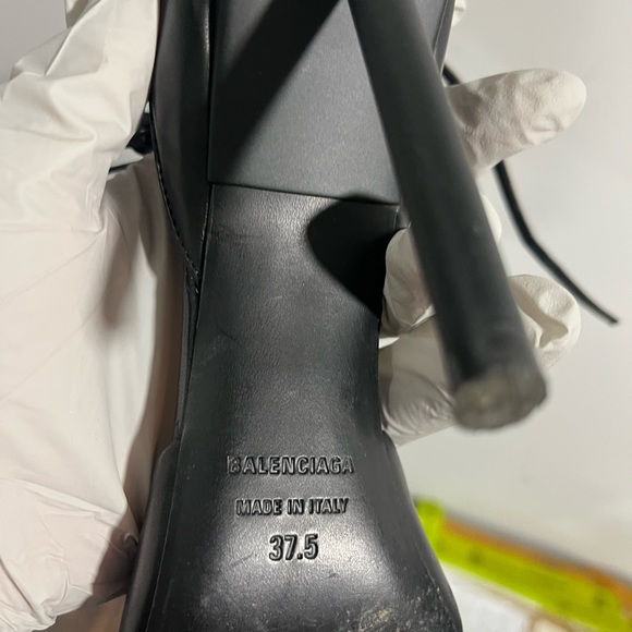 Luxury Ankle Strap Pointed Leather Pumps! - Picture 5 of 7